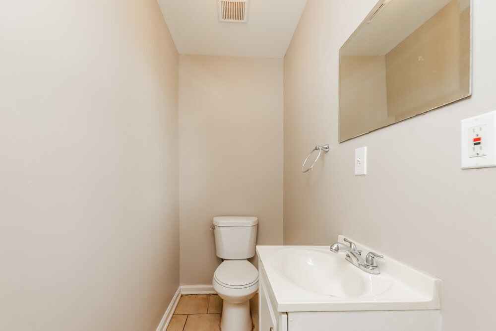 Building Photo - 730 Parker St