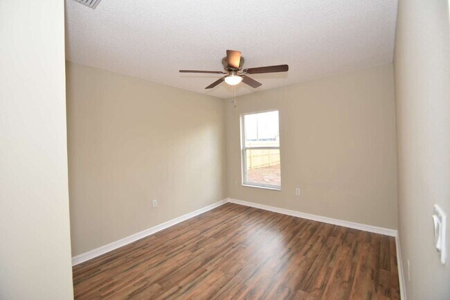 Building Photo - 3 Richelieu Ln