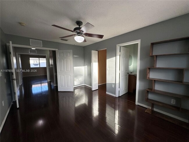 Building Photo - 2221 SE 24th Pl