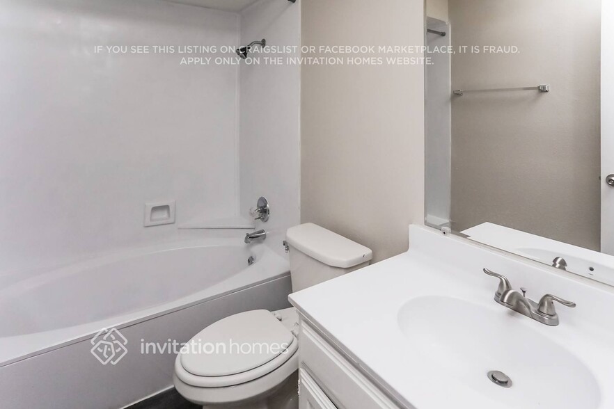 Building Photo - 722 Marigold Dr