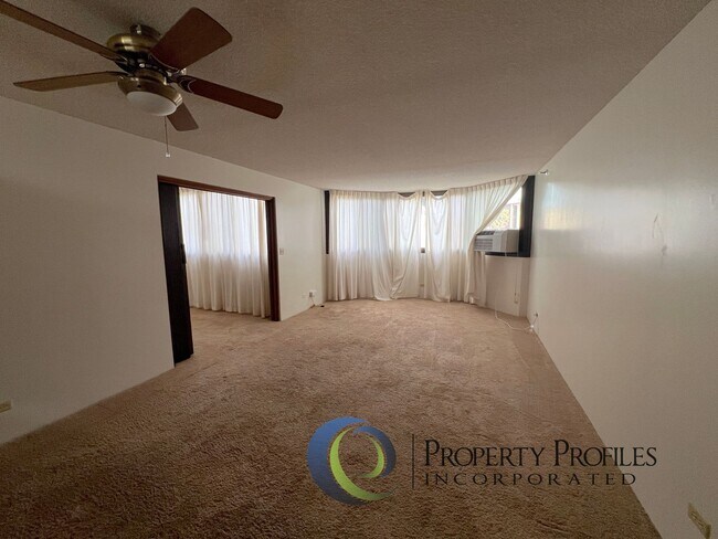 Building Photo - Country Club Plaza - 1 Bedroom 1 Bath 1 Pa...