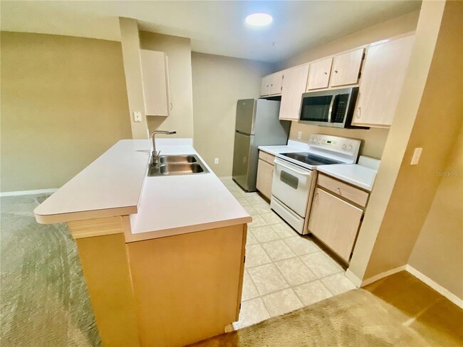 Building Photo - 5451 Vineland Rd