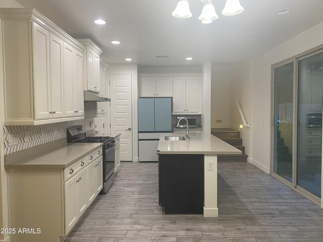 Building Photo - 4708 E Daley Ln