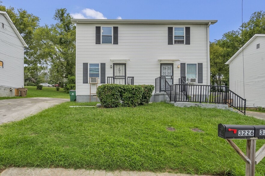 Building Photo - 3226 Lincoln Ave