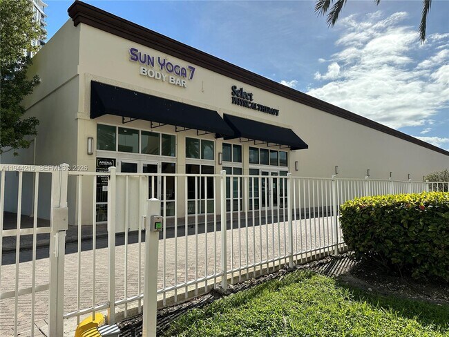 Building Photo - 1755 E Hallandale Beach Blvd