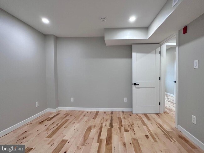 Building Photo - 2821 W Girard Ave