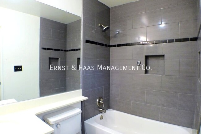 Building Photo - 3667 Country Club Dr