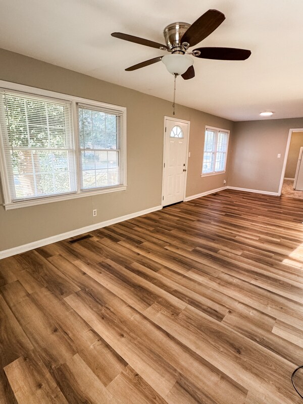 Building Photo - 504 Sunset Dr