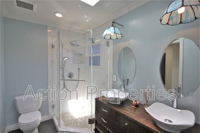 Building Photo - 1074 Highlands Cir