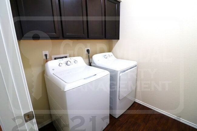 Building Photo - Don't Miss Out on This Beauty At 2521 Bargello! - Now Available For Rent!