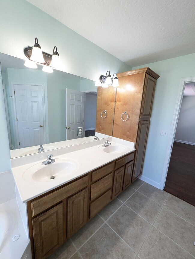 Building Photo - 462 Sandmore Shores Dr