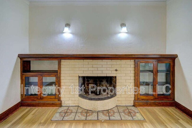 Building Photo - 4226 NE Antioch Rd