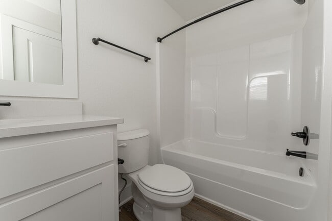 Building Photo - Beautiful Home on Two Acres