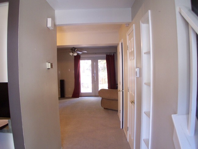 Foyer - 105 Heather Way