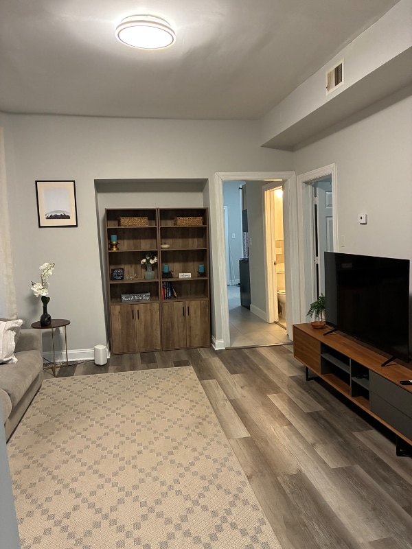 Building Photo - 118 N Mozart St