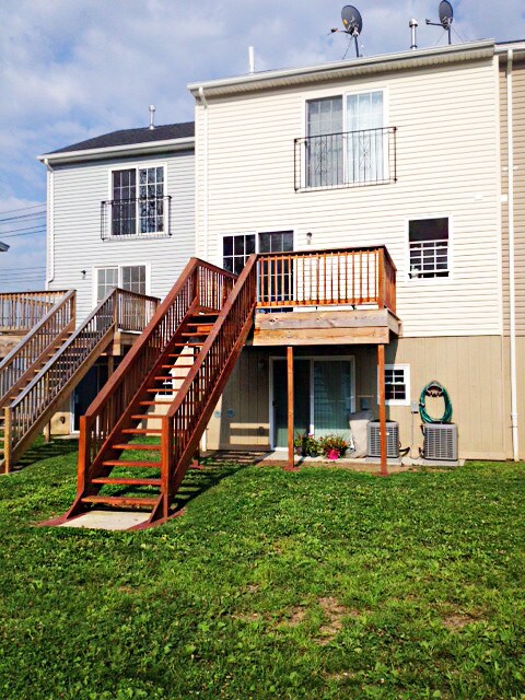 Building Photo - 652-656 City Island Ave