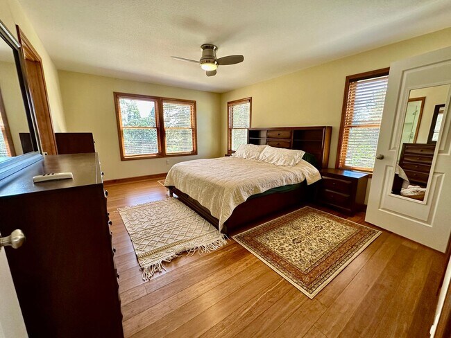 Building Photo - Stunning Running Y Ridge Home with Lake Views – Furnished or Unfurnished!