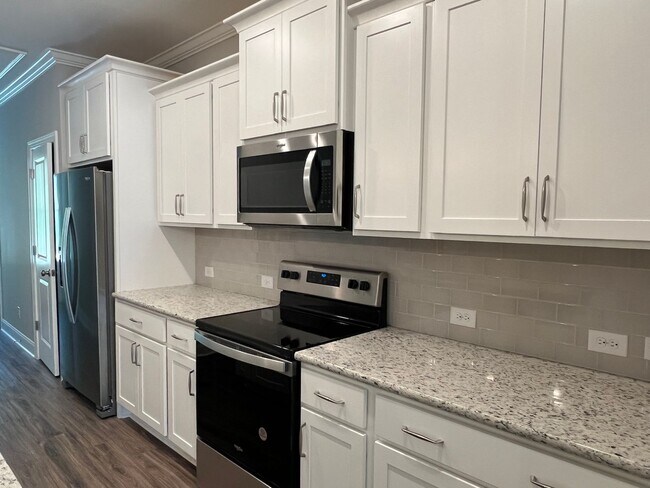 Building Photo - Lovely 3 BR Townhouse in Washington Square...