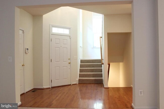 Building Photo - 15220 Lord Culpeper Ct