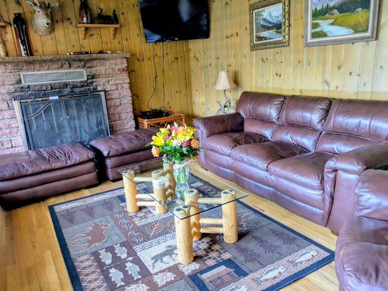 Building Photo - 9885 Fountain Rd