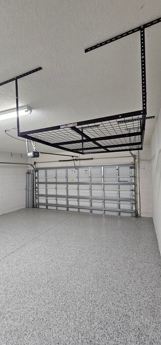 Building Photo - 1402 SW Bargello Ave