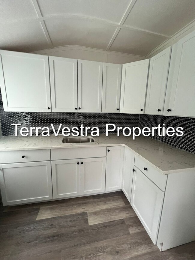 Building Photo - 3 Bed Single Family in Salem. Eligible for $500 Security Deposit.