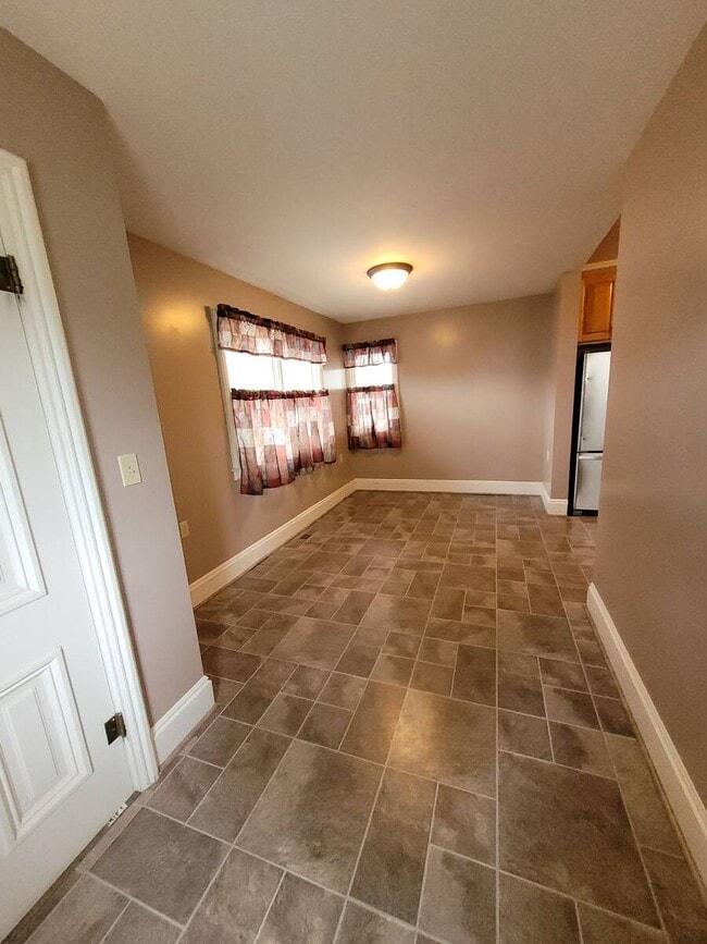 Building Photo - 103 W 1st Ave