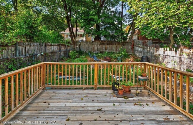 Building Photo - Walk to the Waterfront!|2BR Single-Family with Private Yard!