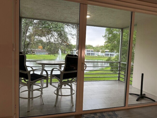 Building Photo - 3611 Oaks Clubhouse Dr