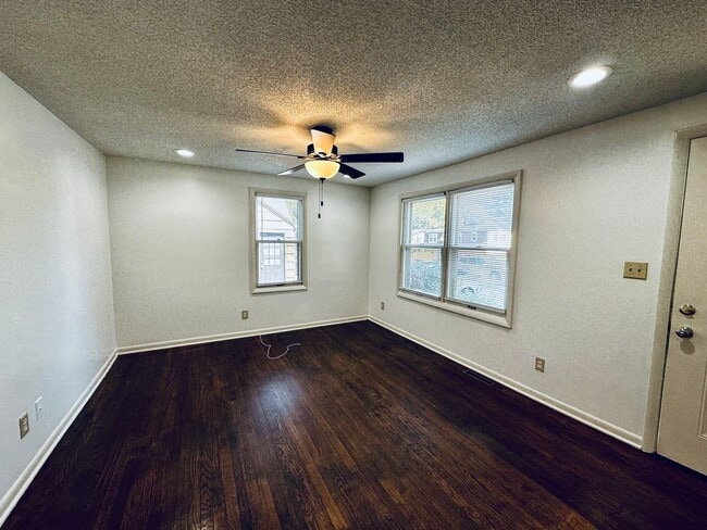 Building Photo - {8146} Charming Waldo Ranch + Hardwood Flo...