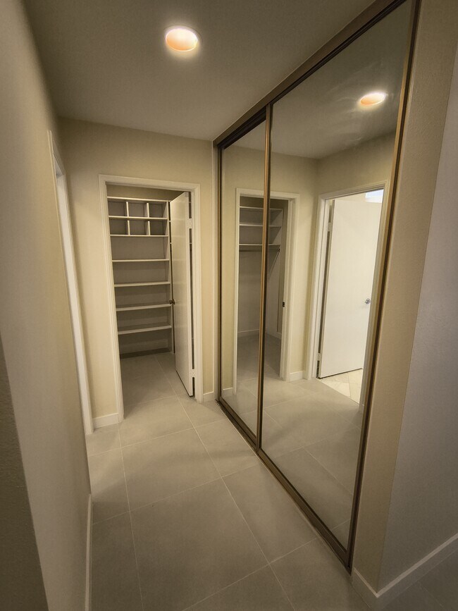 Building Photo - 462 Avenida Adobe