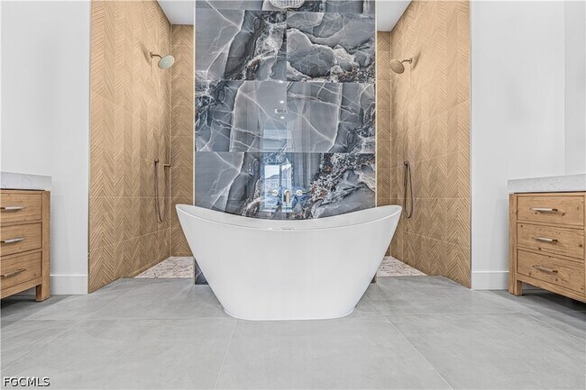 Building Photo - 512 NW 35th Pl