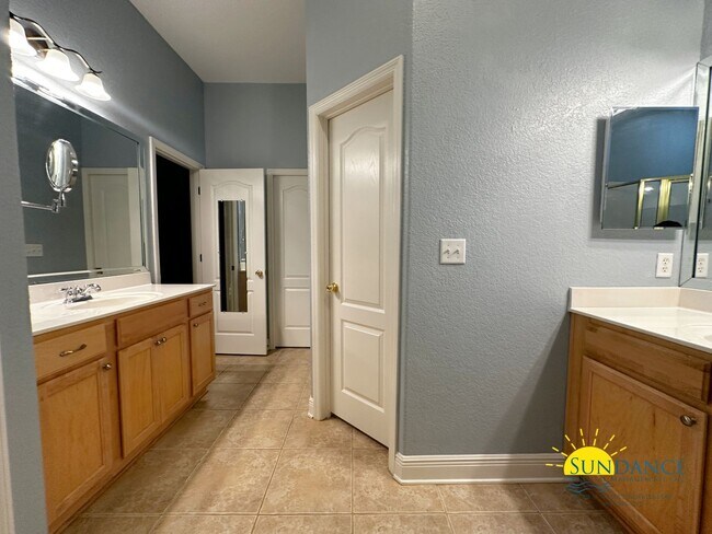Building Photo - 3 Bedroom Home with Office in great Fort Walton community between Eglin and Hurlburt Field!