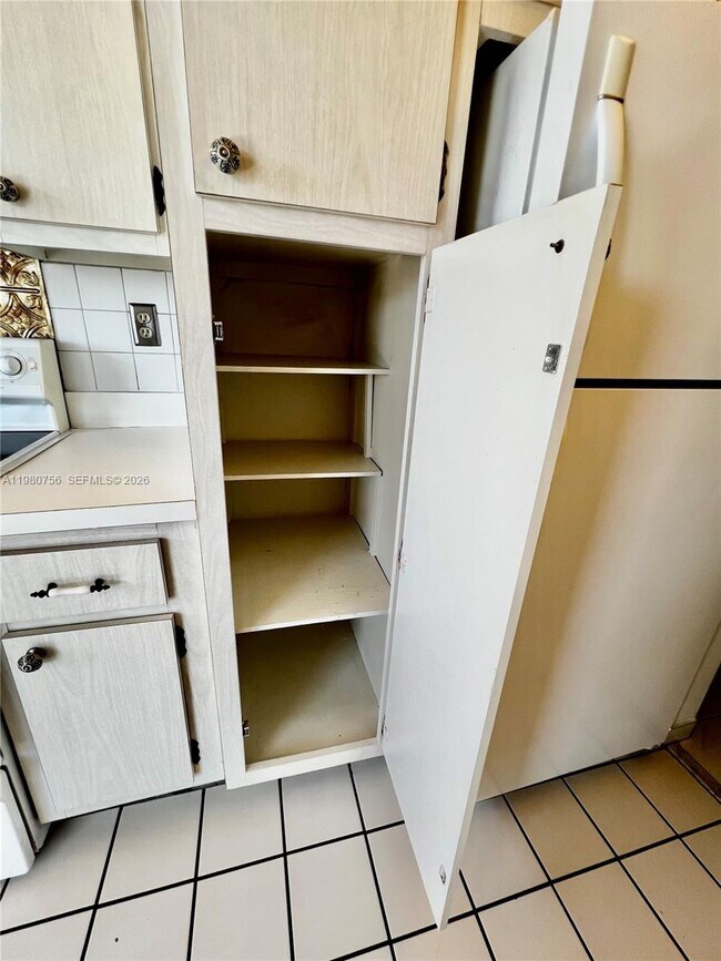 Building Photo - 1425 Arthur St