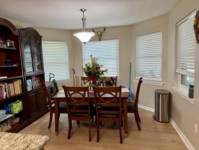 Building Photo - 4693 Ridge Pointe Dr