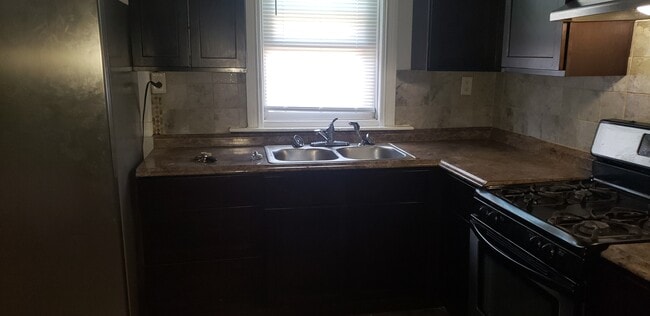 Building Photo - 304 Veazie St