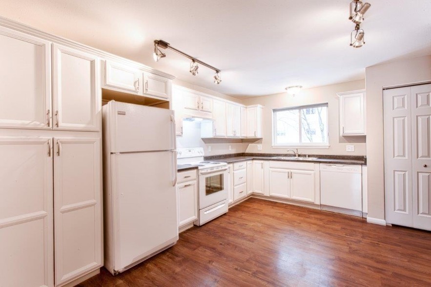 Kitchen - Whispering Hills Townhouses