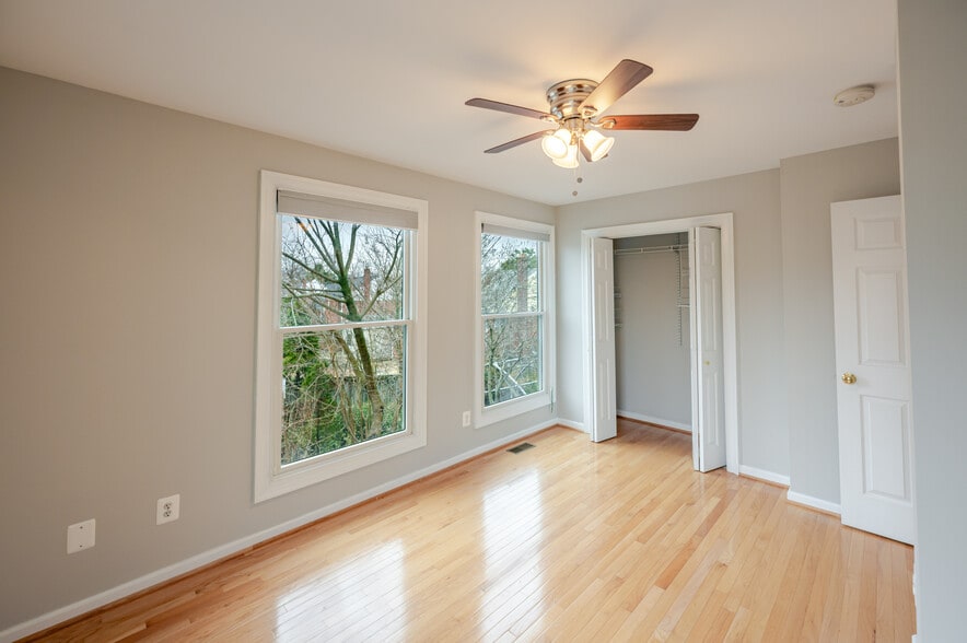 Building Photo - 5806 Flanders St