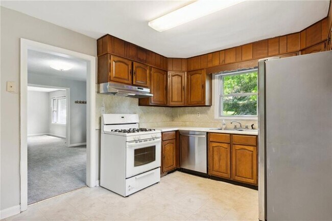 Building Photo - 1682 Bridgeport Dr NE