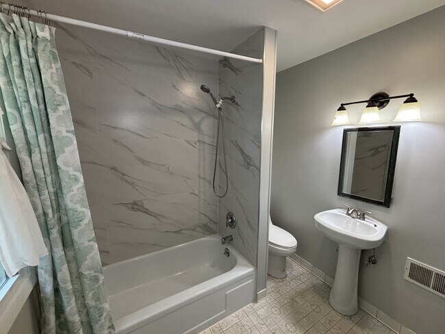 Building Photo - 359 Bleacker Rd