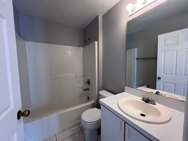 Building Photo - PRICE REDUCED FOR A QUICK MOVE IN!!  Spaci...