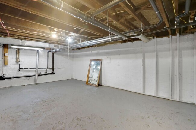 Building Photo - 157-159 Pleasant Street