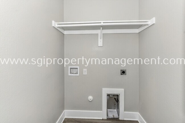 Building Photo - 3604 Aaron Pl