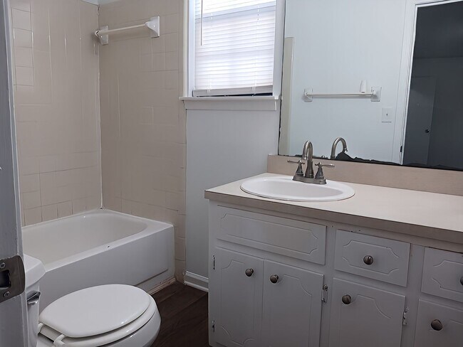 Building Photo - 3 bedroom Townhome in Grayson Valley **Ava...