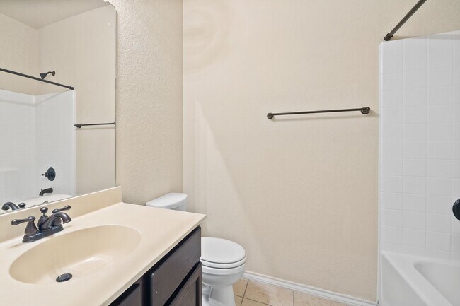 Building Photo - Beautiful 3 Bedroom Duplex Located in New Braunfels, Texas!