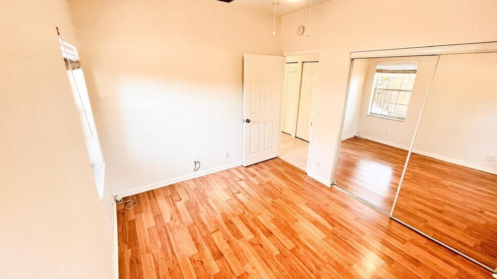 Building Photo - 1434 Hawthorne Pl