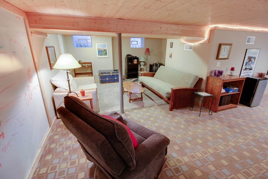 Finished Basement - 1621 N Astor St