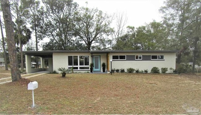 Primary Photo - 814 Woodland Dr