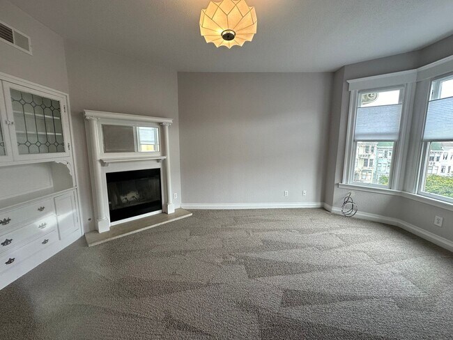 Building Photo - 817-819-821 Pierce Street