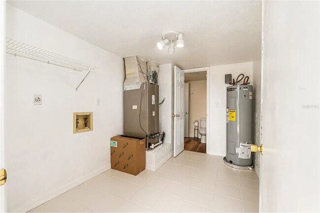 Building Photo - 4724 SW 67th Terrace
